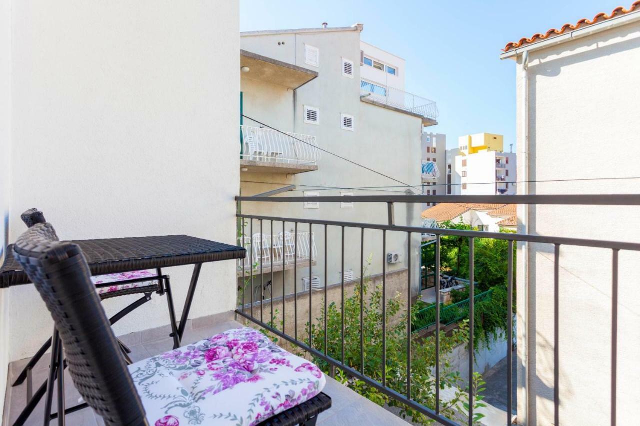 New Papillon Makarska